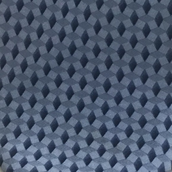 BILL BLASS SILK TIE - Picture 7 of 9